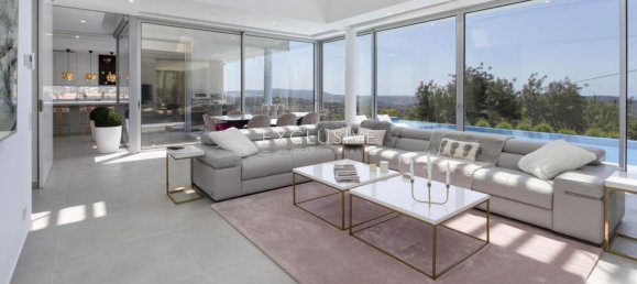 4 bedrooms Villa in Loule, Portugal No. 7704 4