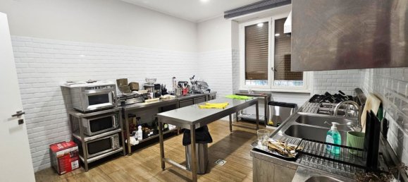 85m² Commercial property in Rome, Italy No. 221485 17