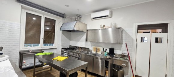 85m² Commercial property in Rome, Italy No. 221485 15