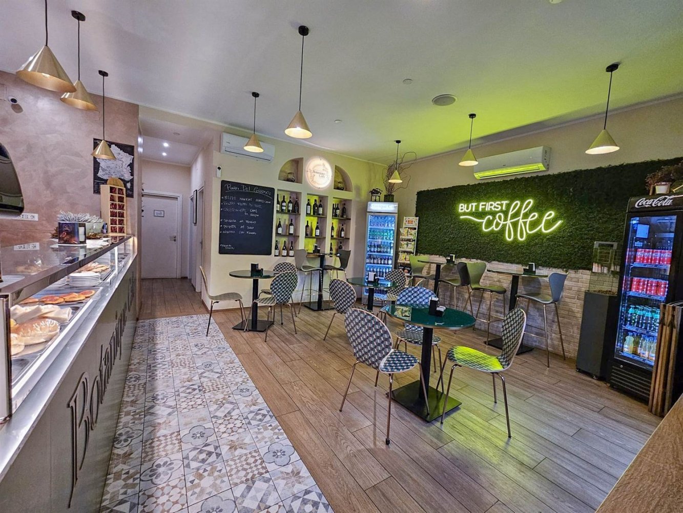 85m² Commercial property in Rome, Italy No. 221485