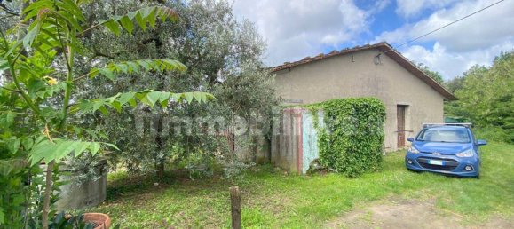 3 bedrooms House in Lamporecchio, Italy No. 166287 3