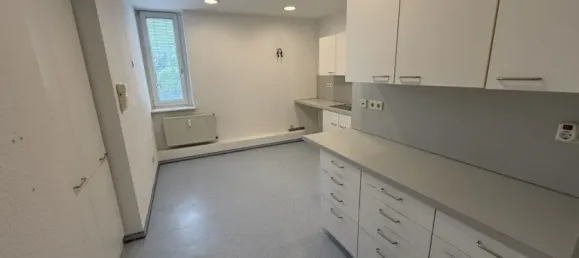 Здание с 45 комнатами в Hildesheim, Германия № 371802 16