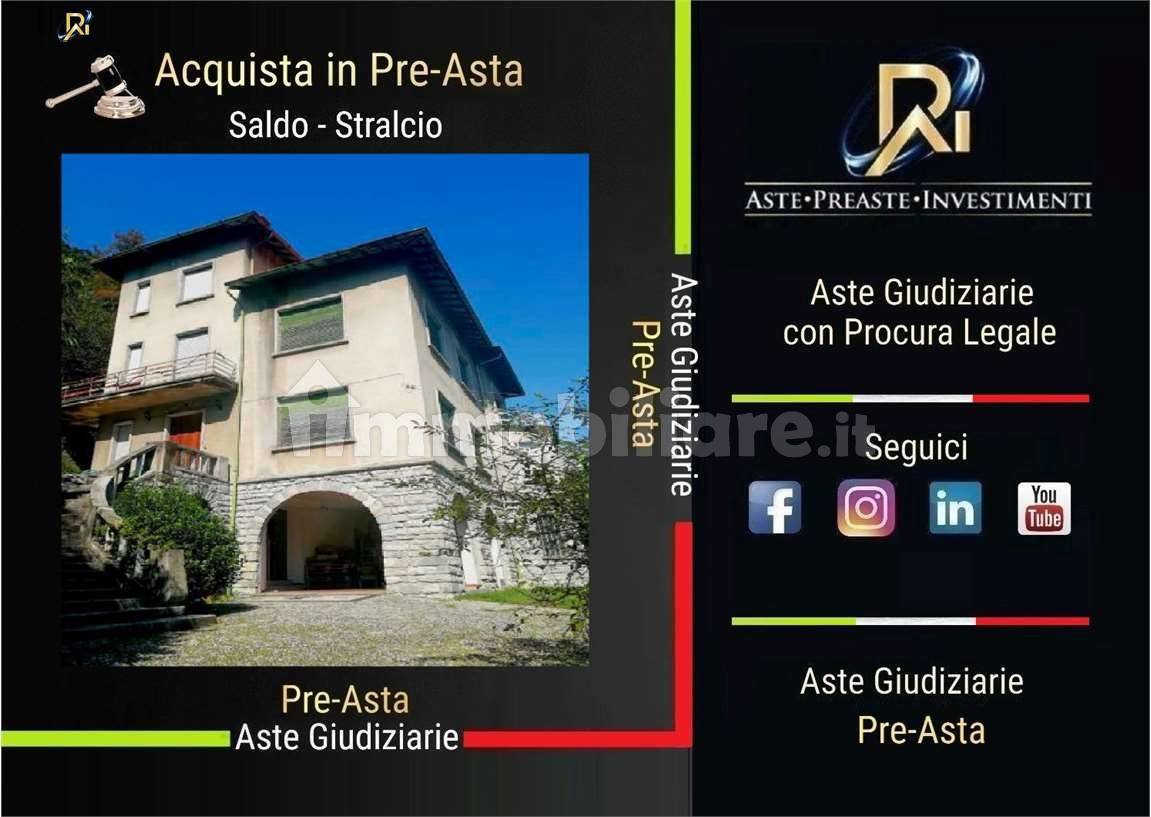 3 bedrooms Villa in Valbrona, Italy No. 2835