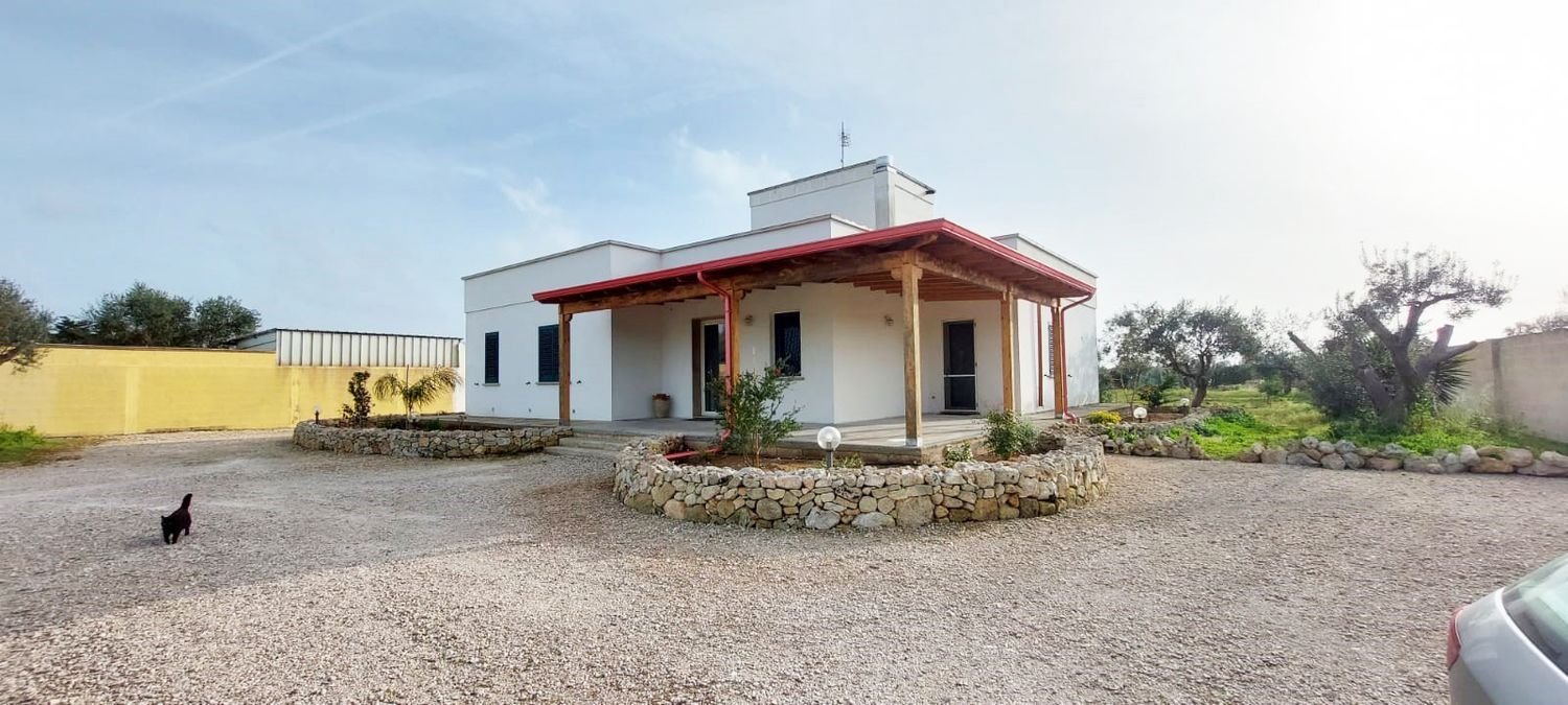 4-salle Maison à Lizzanello, Italy No. 35434