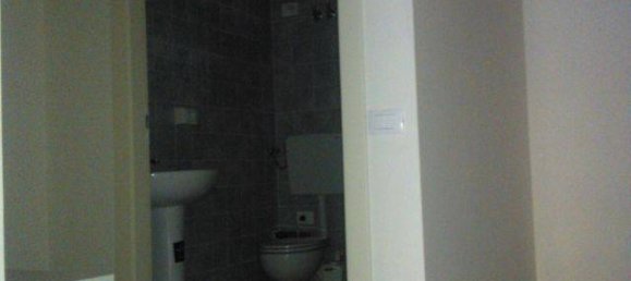 Almacén de 1 habitación en Lucca, Italy No. 135116 7