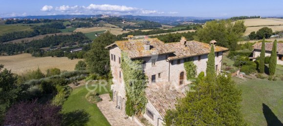 7 bedrooms House in Todi, Italy No. 179492 3