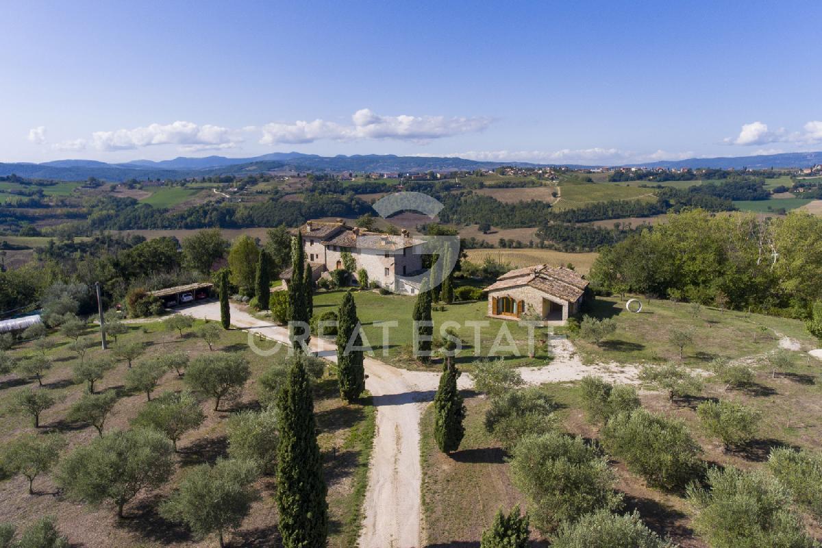 7 bedrooms House in Todi, Italy No. 179492