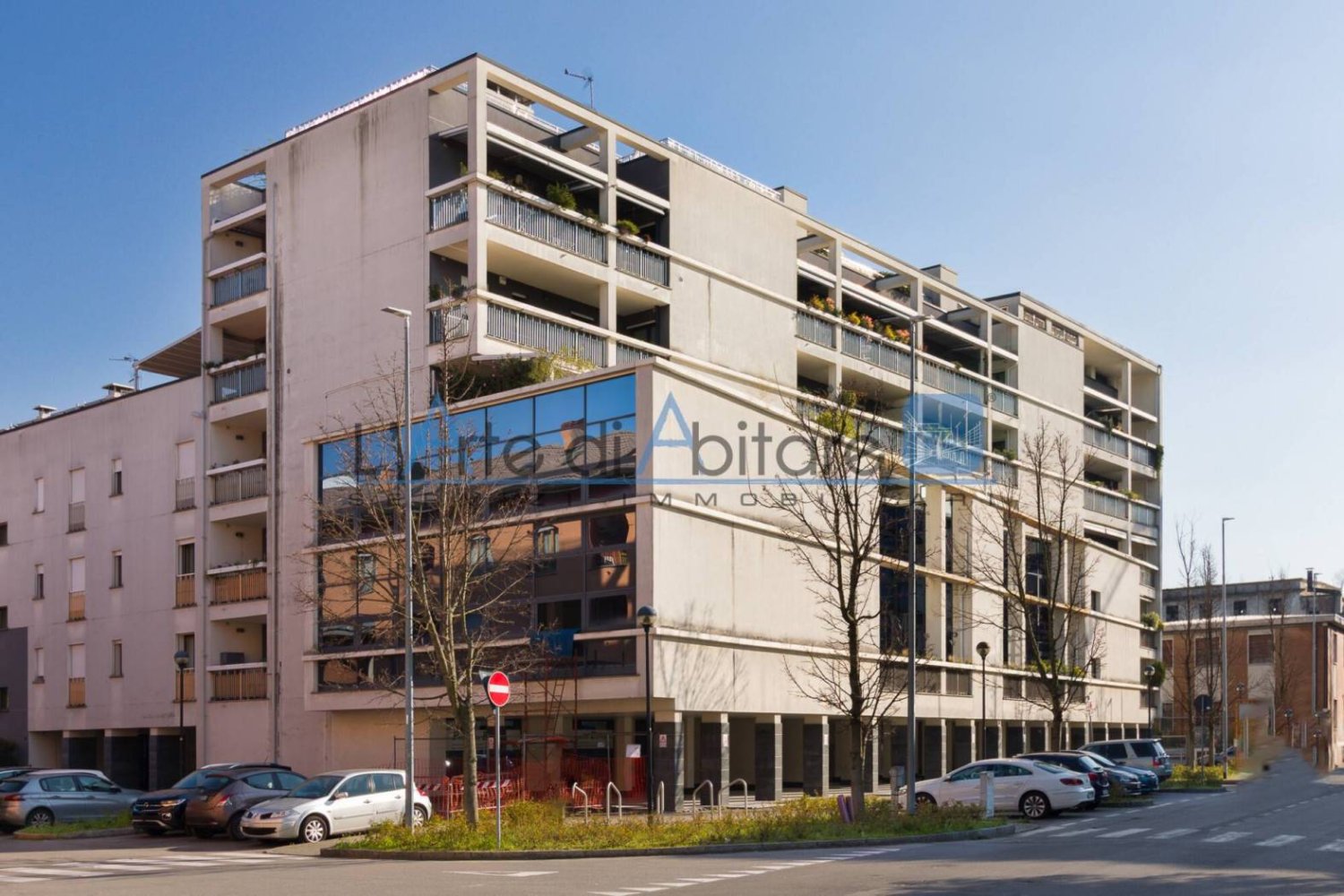 3 bedrooms Apartment in Monza, Italy No. 115855