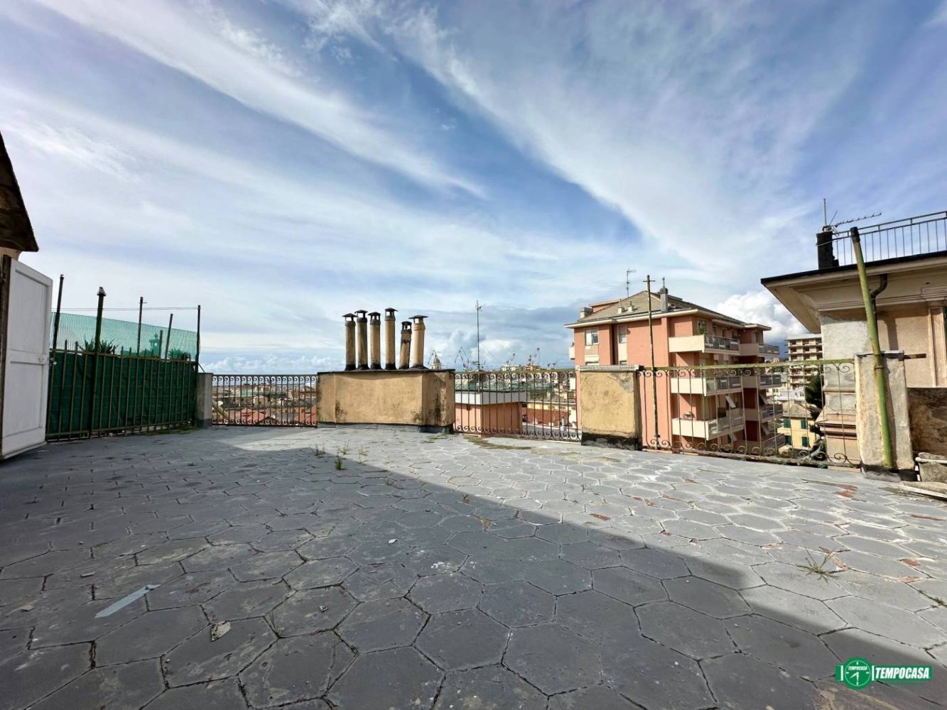 3 bedrooms Apartment in Genoa, Italy No. 105555