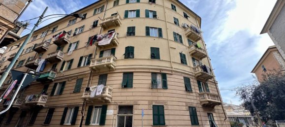 3 bedrooms Apartment in Genoa, Italy No. 105555 3