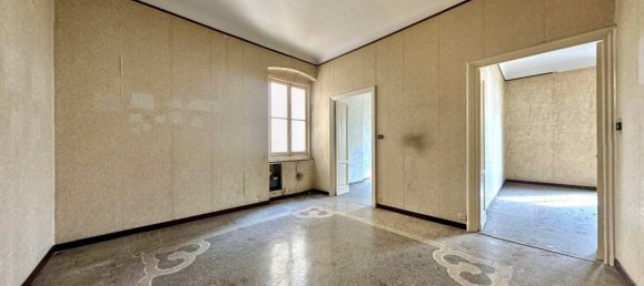 3 bedrooms Apartment in Genoa, Italy No. 105555 2