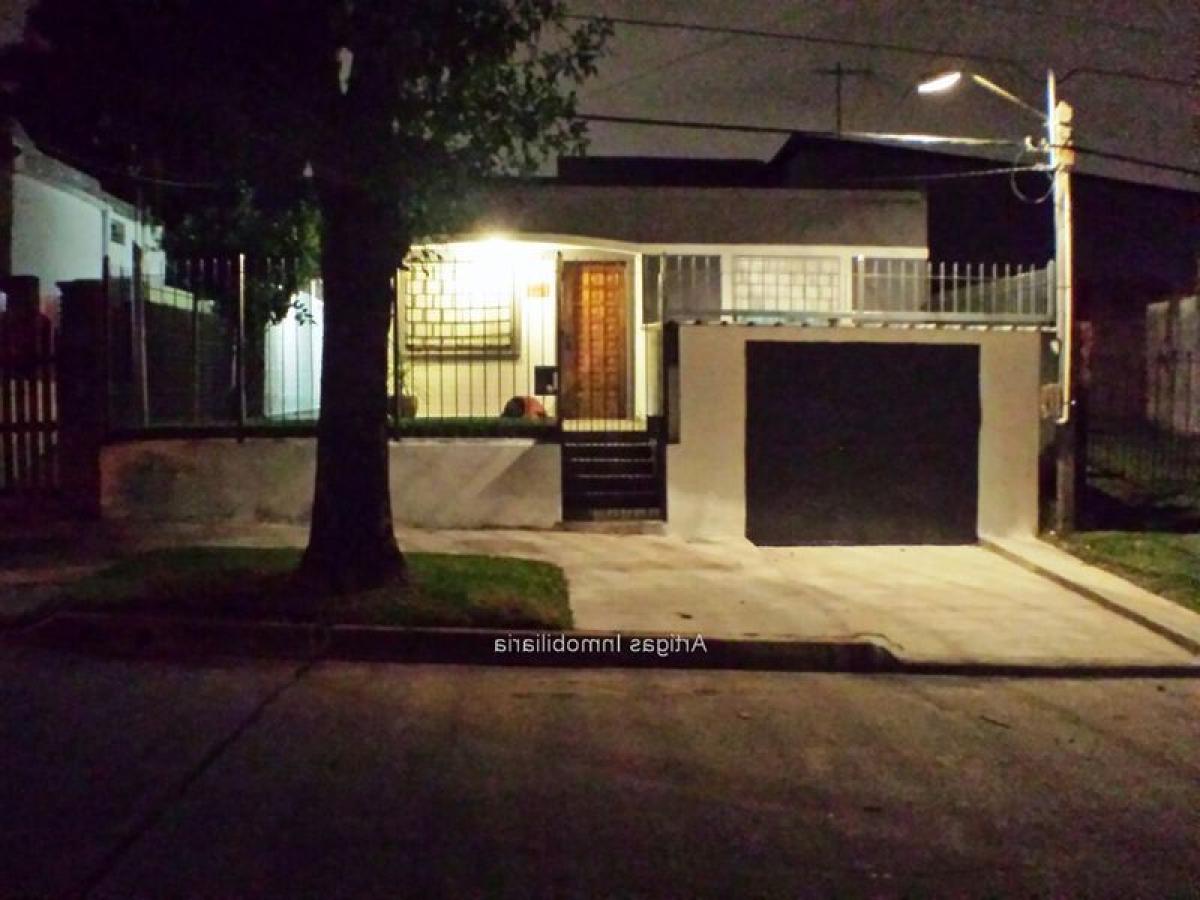 2 bedrooms House in Montevideo, Uruguay No. 6746