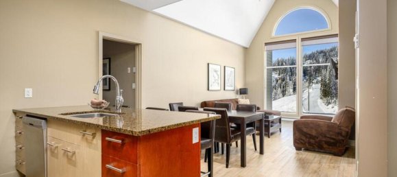 2 bedrooms House in British Columbia, Canada No. 1271 4