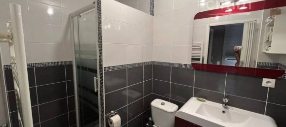 Studio à Saint-Maurice-l'Exil, France No. 320149 8