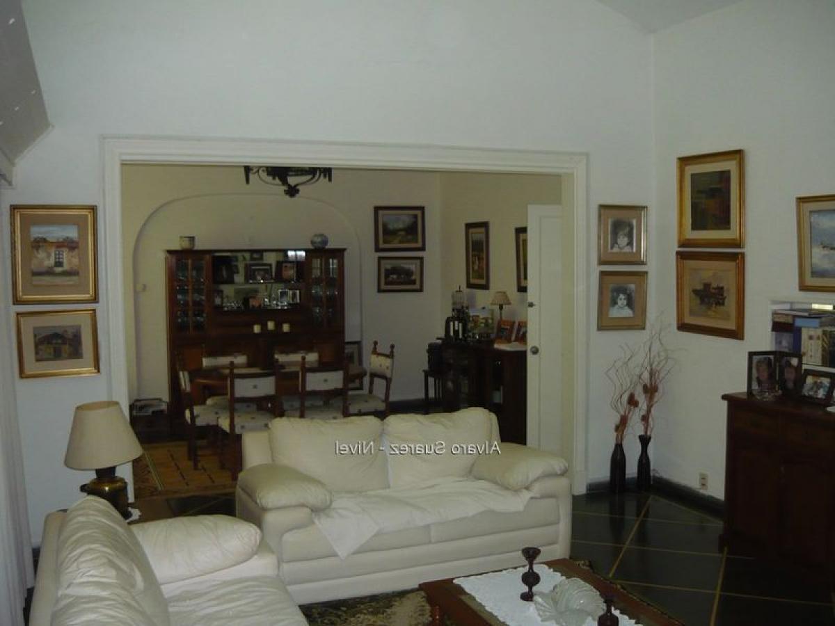 4 bedrooms House in Montevideo, Uruguay No. 1407