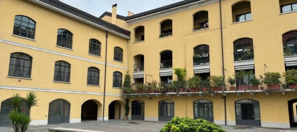 2 bedrooms Apartment in Milan, Italy No. 335987 2