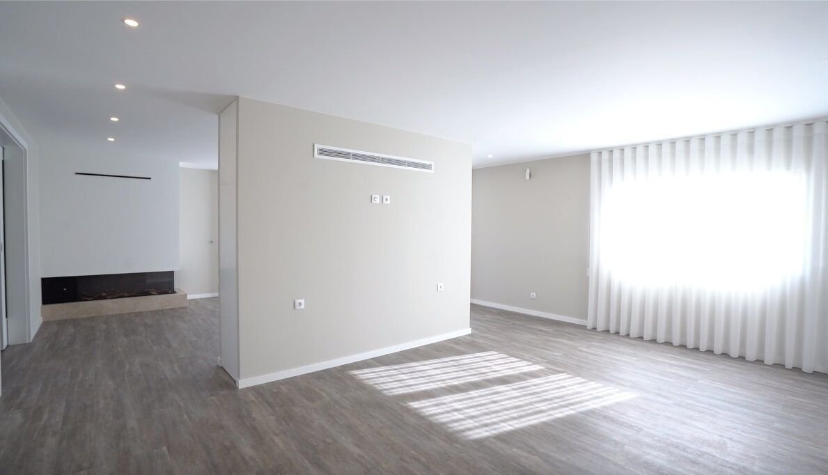 4 bedrooms Villa in Marinha Grande, Portugal No. 209023