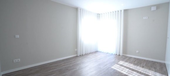 4 bedrooms Villa in Marinha Grande, Portugal No. 209023 4