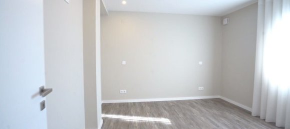 4 bedrooms Villa in Marinha Grande, Portugal No. 209023 6