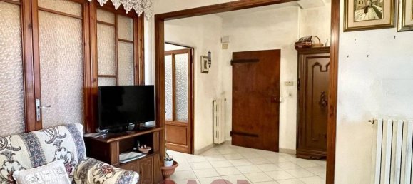 5 rooms Apartment in Montescudaio, Italy No. 145359 11