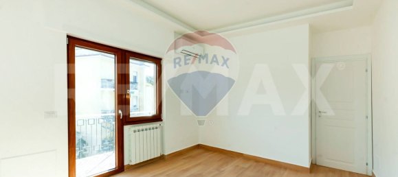 2 rooms Apartment in Rome, Italy No. 7531 7