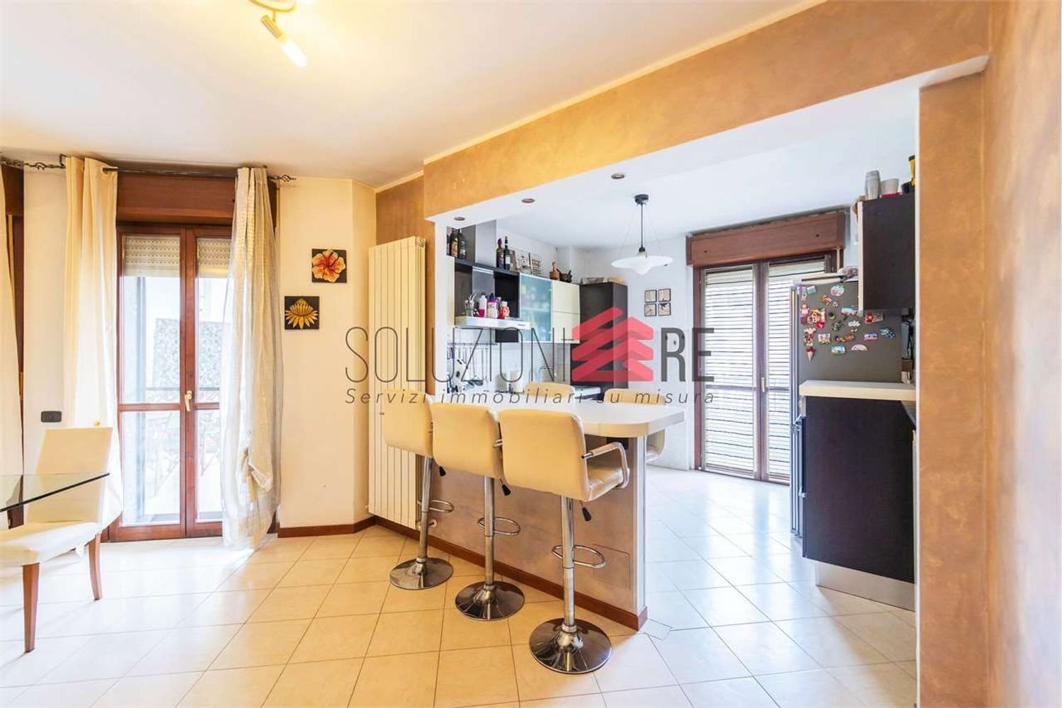 Квартира с 5 комнатами в Новара, Италия № 13284