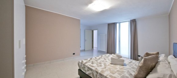 5 bedrooms Villa in Menaggio, Italy No. 55895 2