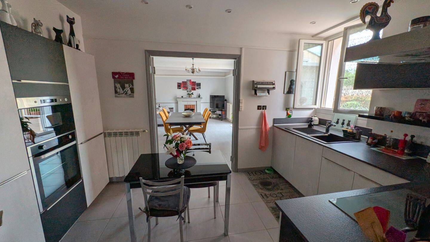 5 bedrooms House in Sorgues, France No. 360903