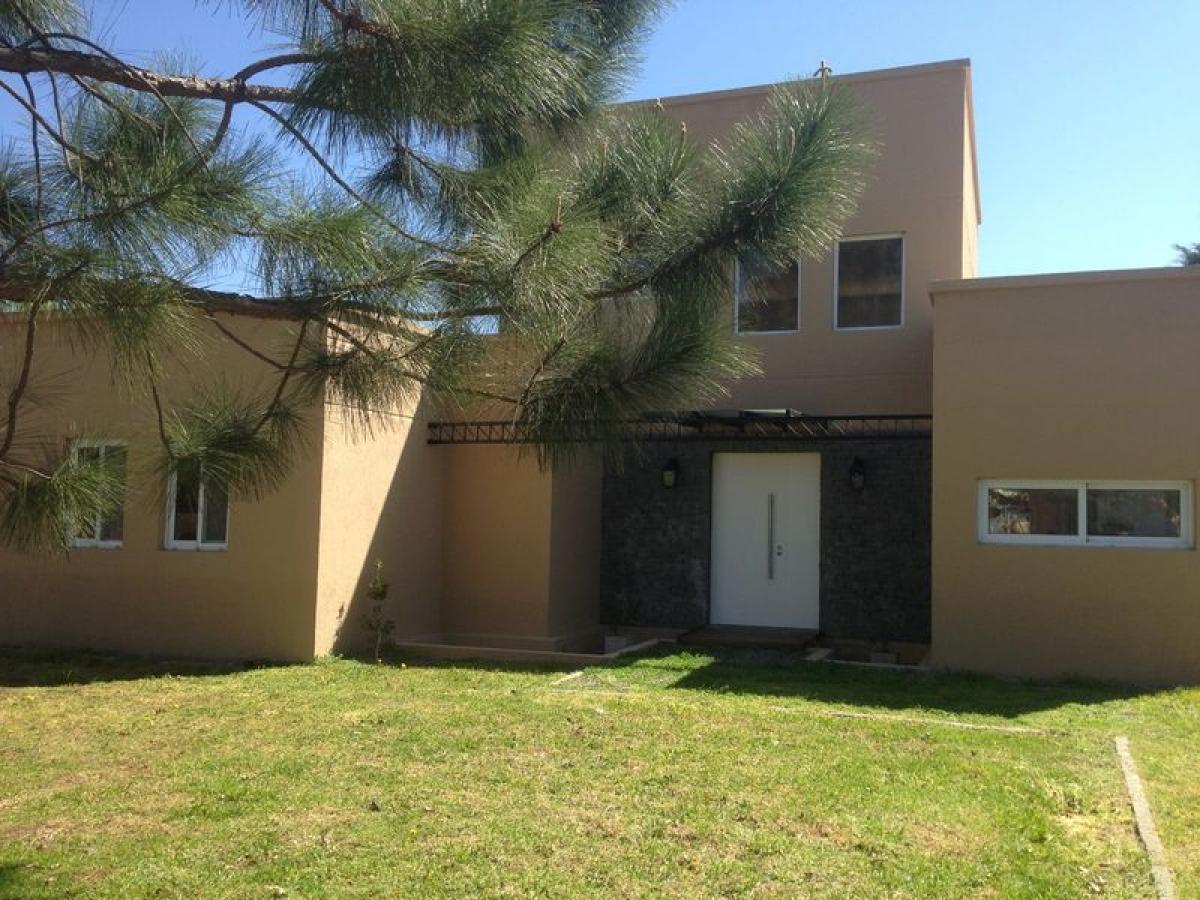 3 bedrooms House in Escobar, Argentina No. 85522