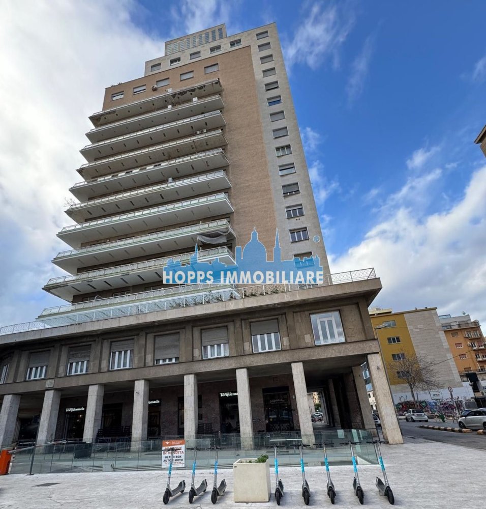 5 rooms Apartment in Palermo, Italy No. 66627