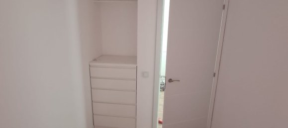 Apartamento de 3 dormitorios en Madrid, Spain No. 167442 4