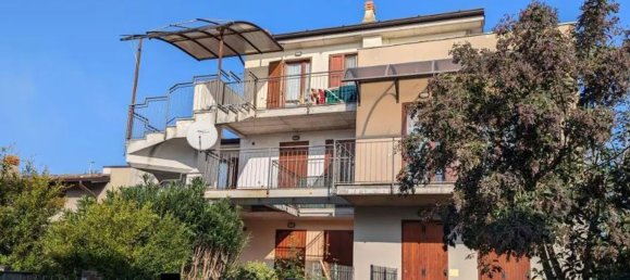 Apartamento de 3 habitaciónes en Borgo San Giacomo, Italy No. 338435 2