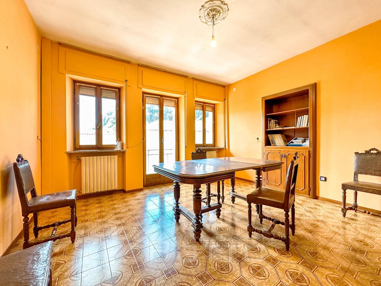 8 rooms House in Quarona, Italy No. 236004