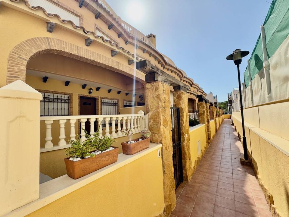 4 bedrooms Villa in Guardamar del Segura, Spain No. 222442