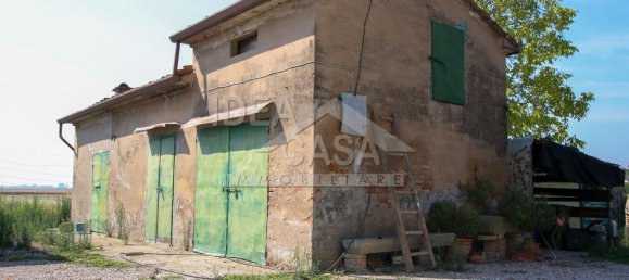 5غرفة منزل في Mirandola, Italy رقم 282413 12