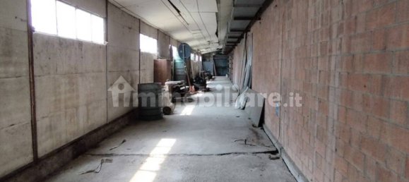 Склад с 2 комнатами в Коллеккьо, Италия № 275108 32