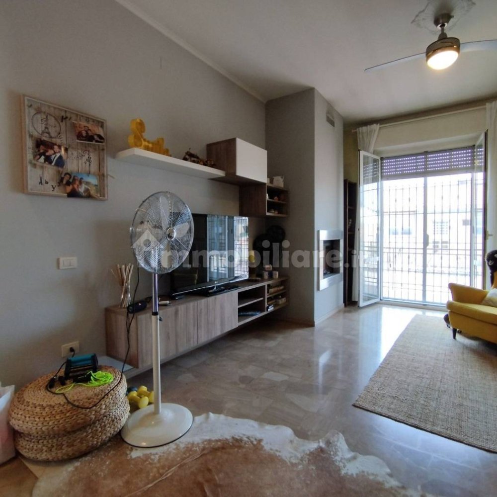 Склад с 2 комнатами в Коллеккьо, Италия № 275108