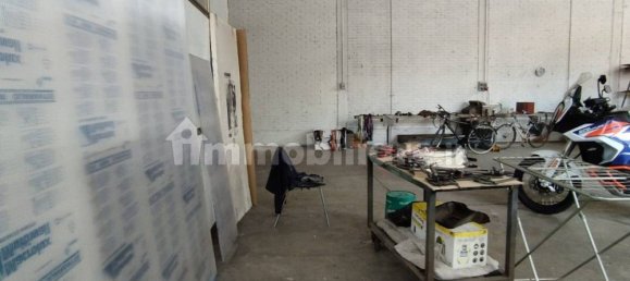 Склад с 2 комнатами в Коллеккьо, Италия № 275108 16