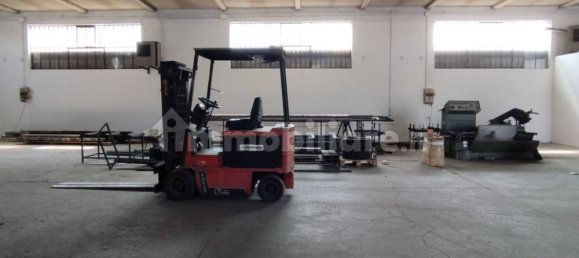 Склад с 2 комнатами в Коллеккьо, Италия № 275108 24