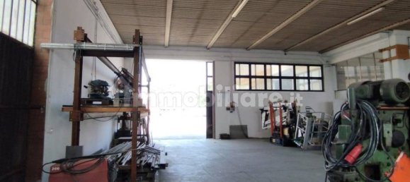 Склад с 2 комнатами в Коллеккьо, Италия № 275108 30