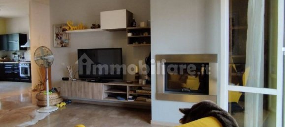 Склад с 2 комнатами в Коллеккьо, Италия № 275108 3