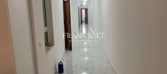 3 bedrooms Apartment in Victoria, Malta No. 6193 4