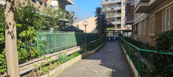 Квартира с 4 комнатами в Рим, Италия № 11175 6