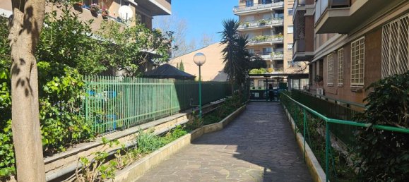 Квартира с 4 комнатами в Рим, Италия № 11175 4