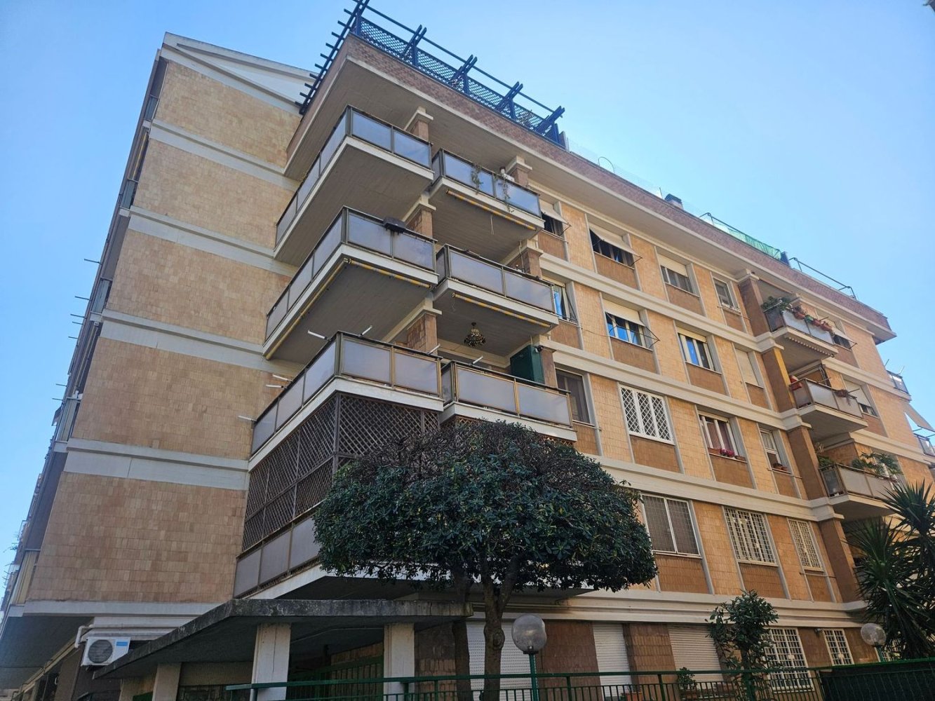 Квартира с 4 комнатами в Рим, Италия № 11175