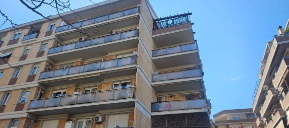 Квартира с 4 комнатами в Рим, Италия № 11175 3