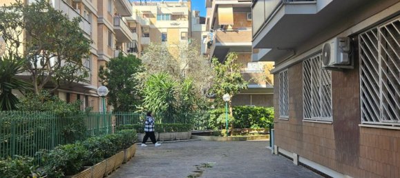 Квартира с 4 комнатами в Рим, Италия № 11175 39