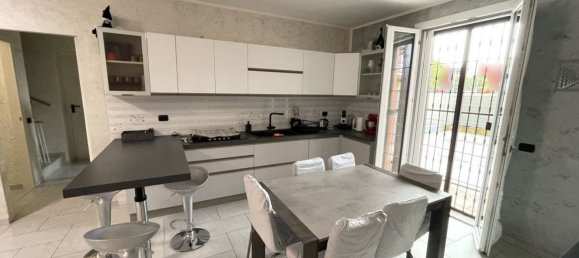 5 Schlafzimmer Haus in Suzzara, Italy, Nr. 378521 3