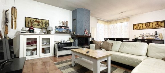 Villa de 6 dormitorios en Momo, Italy No. 377453 2