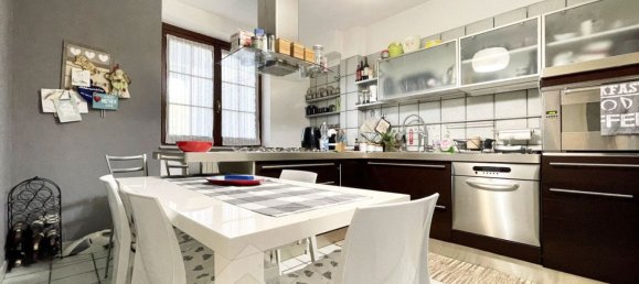 Villa de 6 dormitorios en Momo, Italy No. 377453 8